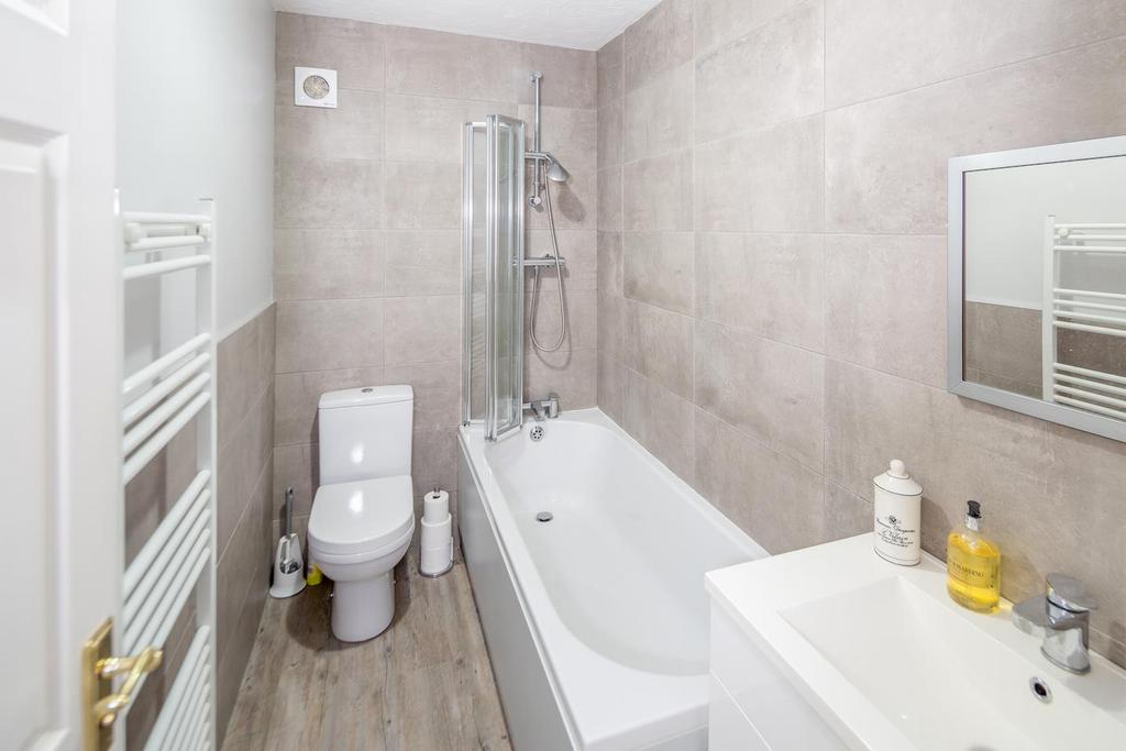 18-bathroom.jpg