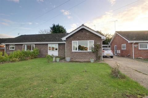3 bedroom semi-detached bungalow to rent, Kennedy Close, Dereham
