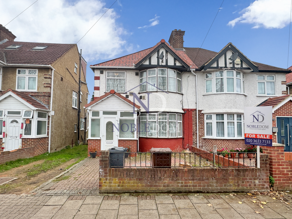 Three bedroom semi detached house in hounslow