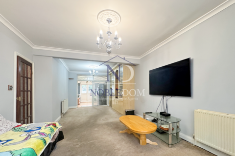 3 bedroom semi-detached house for sale, Hounslow, TW4