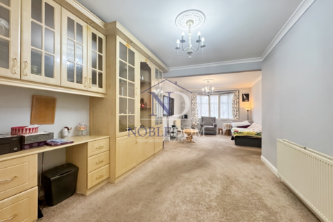 3 bedroom semi-detached house for sale, Hounslow, TW4