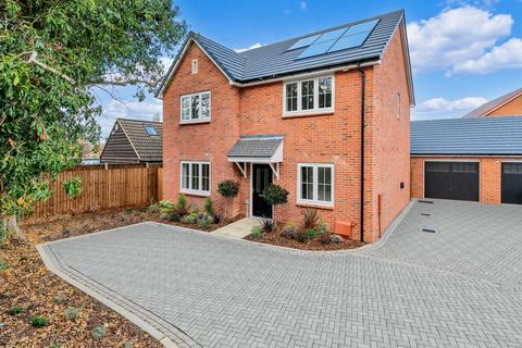 4 bedroom detached house for sale, Sandy Road, Willington , Bedfordshire, MK43