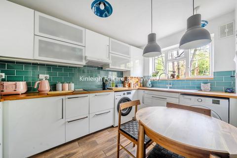3 bedroom flat for sale, Bromley Road, Shortlands, Bromley, BR2