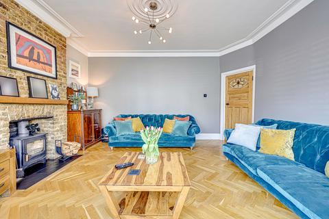 3 bedroom semi-detached house for sale, Leighton Avenue, Leigh-on-sea, SS9