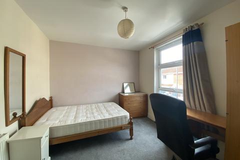 undefined, Edmund Road, PO4