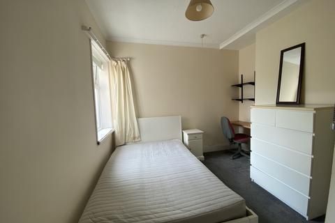 undefined, Edmund Road, PO4