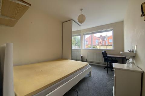 undefined, Edmund Road, PO4
