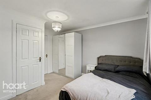 53 Wilkin Drive, Tiptree, Colchester, CO5 0RS