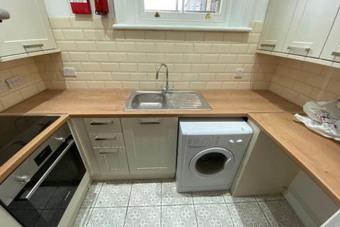 Studio to rent, Studio Flat – The Salisbury Hotel, Grand Parade London N4