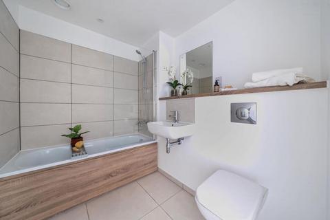2 bedroom apartment to rent, Church Street Place, Church Street, M30