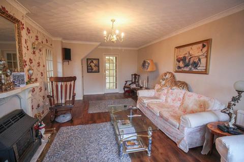3 bedroom semi-detached house for sale, Simons Close, Worle