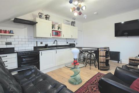 4 bedroom apartment to rent, Granada Road, Southsea