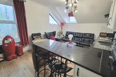 4 bedroom apartment to rent, Granada Road, Southsea