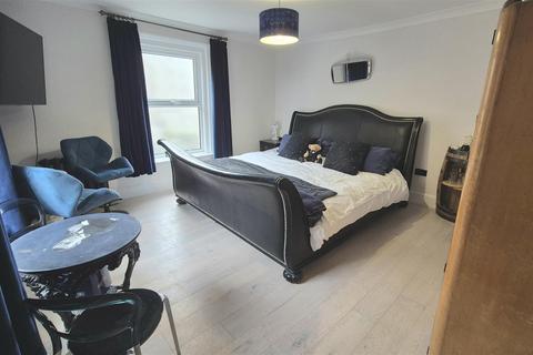 4 bedroom apartment to rent, Granada Road, Southsea
