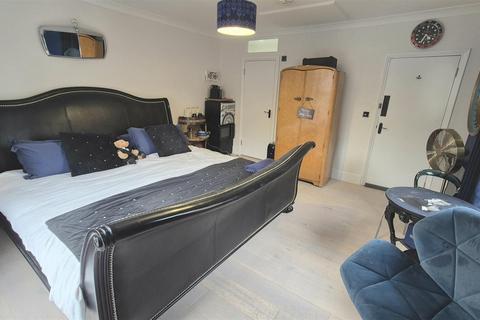 4 bedroom apartment to rent, Granada Road, Southsea