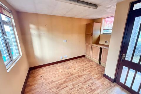 3 bedroom semi-detached house for sale, Bournes Crescent, Halesowen B63