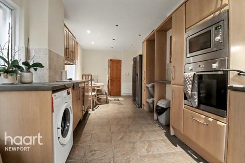 3 bedroom terraced house for sale, Batchelor Road, Newport