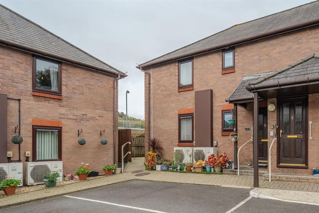 21 Aneurin Bevan Court-2.jpg
