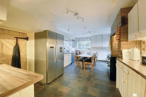 6 bedroom detached house for sale, Camrose