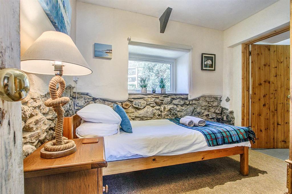 Bedroom 6 b (1).jpg