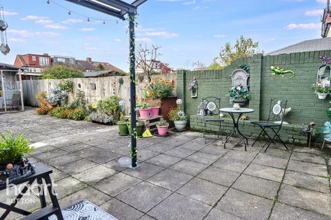 undefined, Hillcross Avenue, Morden