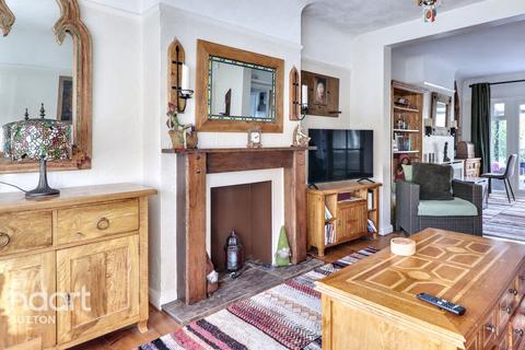 undefined, Hillcross Avenue, Morden