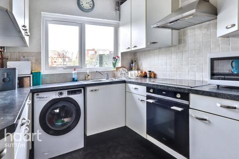 undefined, Hillcross Avenue, Morden