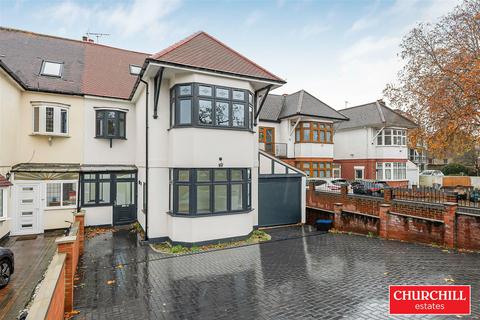 undefined, Hollybush Hill, Snaresbrook