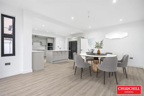 undefined, Hollybush Hill, Snaresbrook