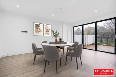 31 Hollybush Hill, London, E11 1PS