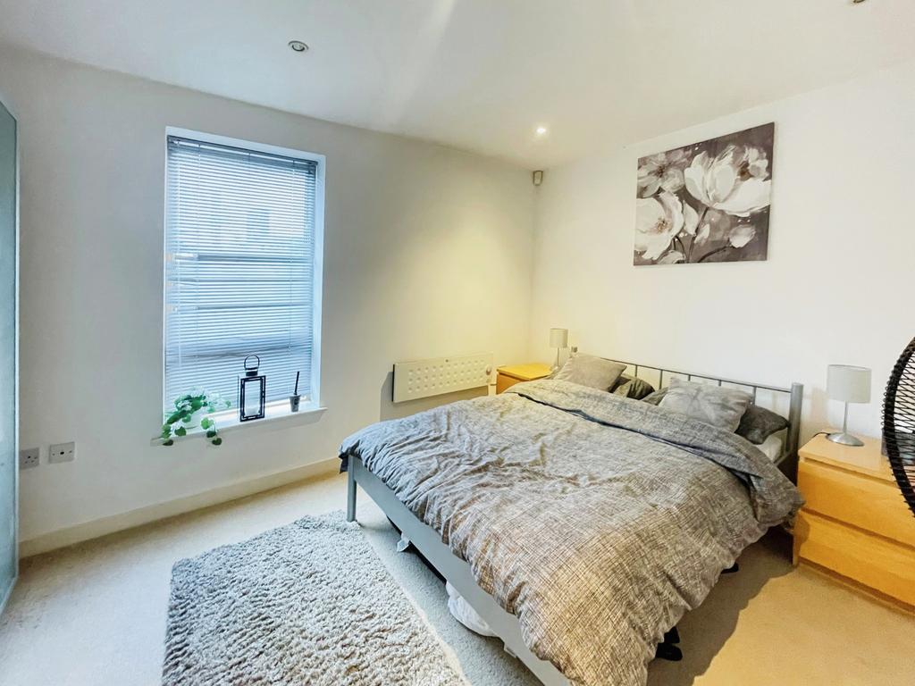 Main 20 Bedroom