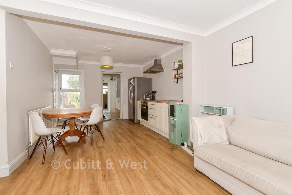 Lounge/Kitchen