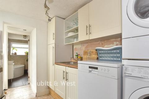 3 bedroom terraced house for sale, Town End, Caterham CR3