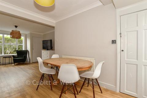 3 bedroom terraced house for sale, Town End, Caterham CR3