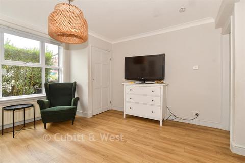 3 bedroom terraced house for sale, Town End, Caterham CR3