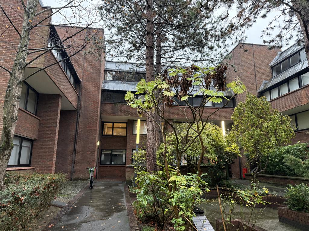 3 bed flat to rent Chandos Way, London NW11