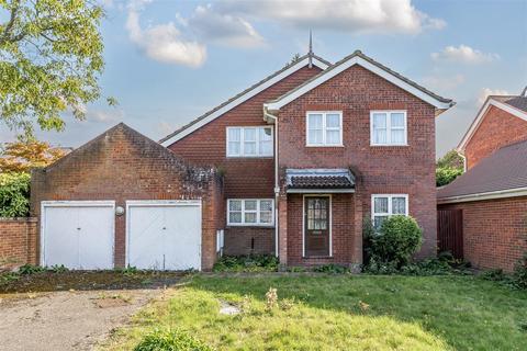 4 bedroom detached house for sale, Dunton Close, Surbiton