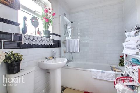 1 bedroom semi-detached bungalow for sale, Cygnet Way, Ashford