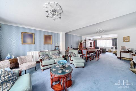 4 bedroom semi-detached house for sale, Crossways, Gidea Park