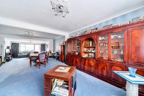 4 bedroom semi-detached house for sale, Crossways, Gidea Park