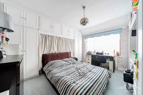 4 bedroom semi-detached house for sale, Crossways, Gidea Park