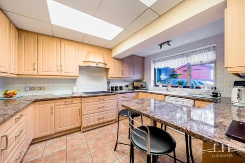 4 bedroom semi-detached house for sale, Crossways, Gidea Park