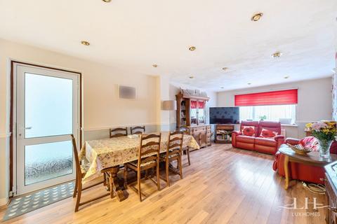 4 bedroom semi-detached house for sale, Crossways, Gidea Park