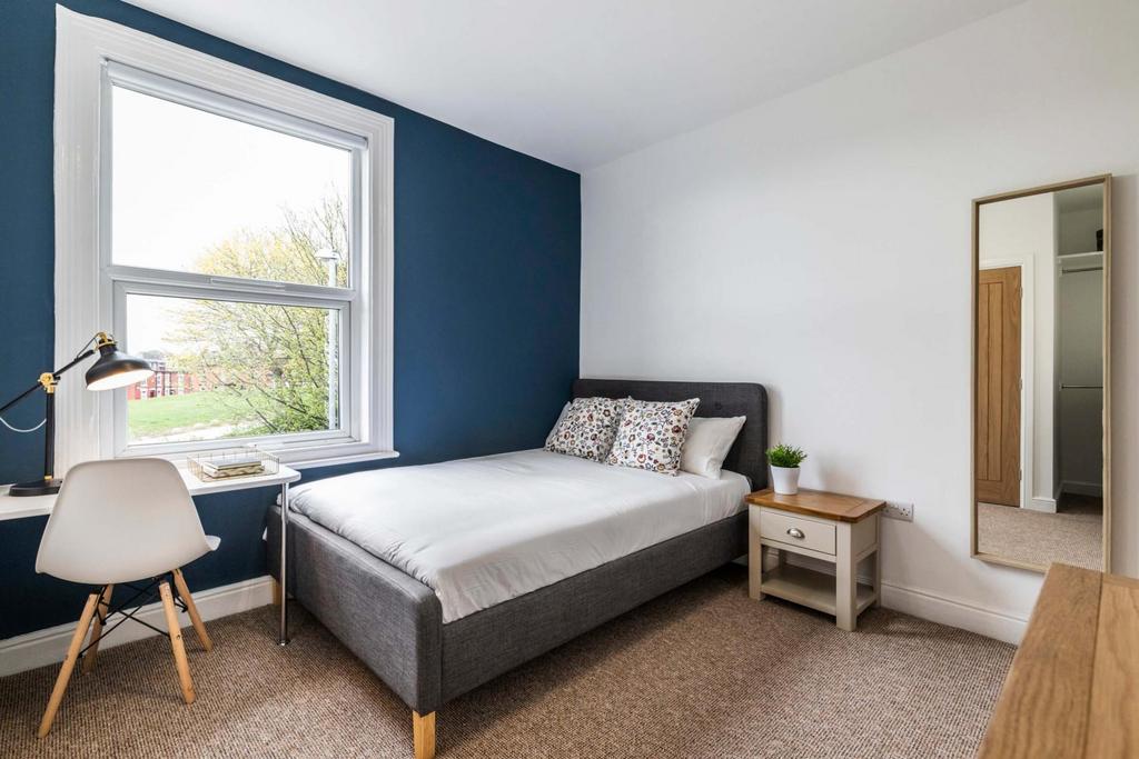 Bright, neatly presented bedroom with a comfy d...