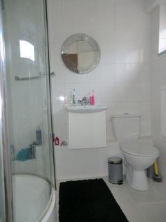 3 bedroom flat share to rent, Bishops Bridge Road, London W2