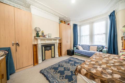 undefined, Avonwick Road, Hounslow TW3