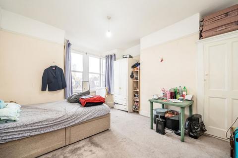 undefined, Avonwick Road, Hounslow TW3