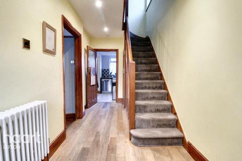 4 bedroom semi-detached house for sale, West Hill Road, Luton