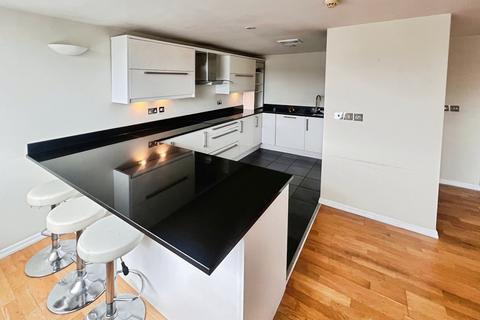 2 bedroom flat to rent, Lloyd Street, Altrincham, Greater Manchester, WA14