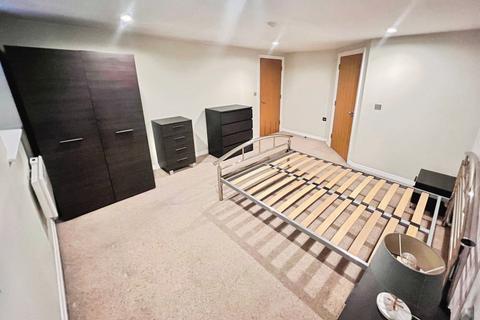 2 bedroom flat to rent, Lloyd Street, Altrincham, Greater Manchester, WA14